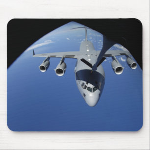 A.C. - 17 som Globemaster III mottar, tankar 2 Musmatta