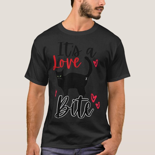 A Cat Bite Means Love, Kitty Valentines  T Shirt (Framsida)