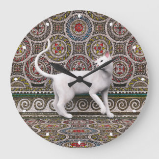A cat on the mosaic large clock stor klocka