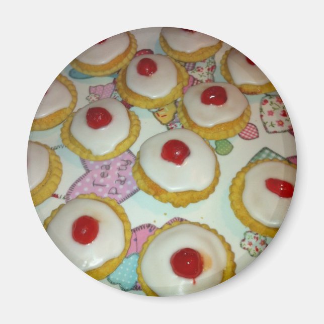 A Cherry Bakewell Tart Magnet (Framsidan)