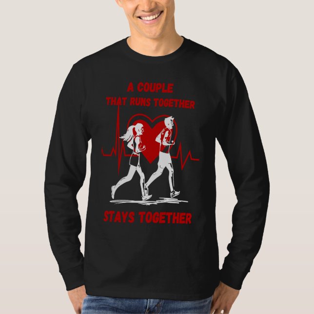 A Couple that Runs Together Stays Together Maratho T Shirt (Framsida)