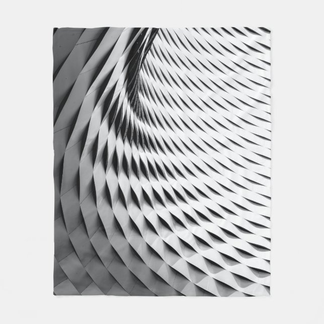 A curved facade covered in white latticework fleecefilt (Framsidan)