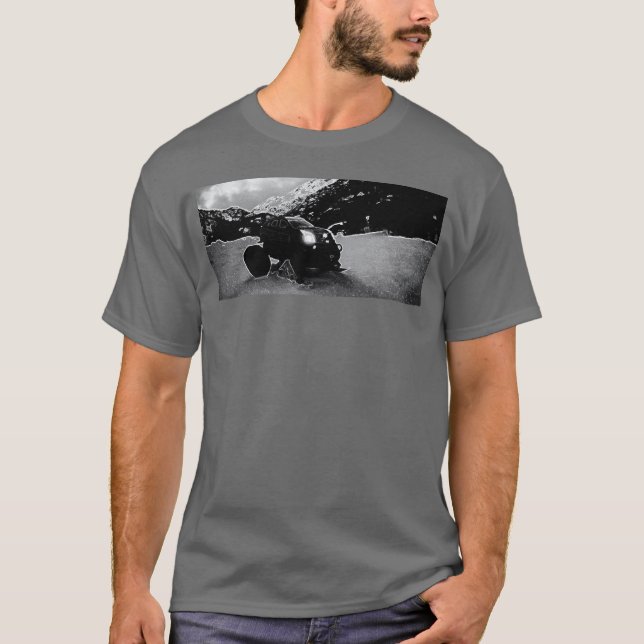 A Custom Cadillac Hobby RC Car in Snowy Mountains  T Shirt (Framsida)