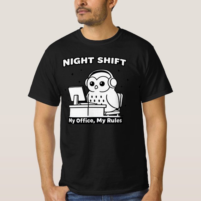 A cute owl, Night Shift, suitable for working T Shirt (Framsida)