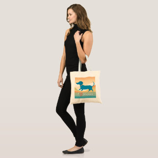 A cute tote bag with a wiener dog illustration tygkasse