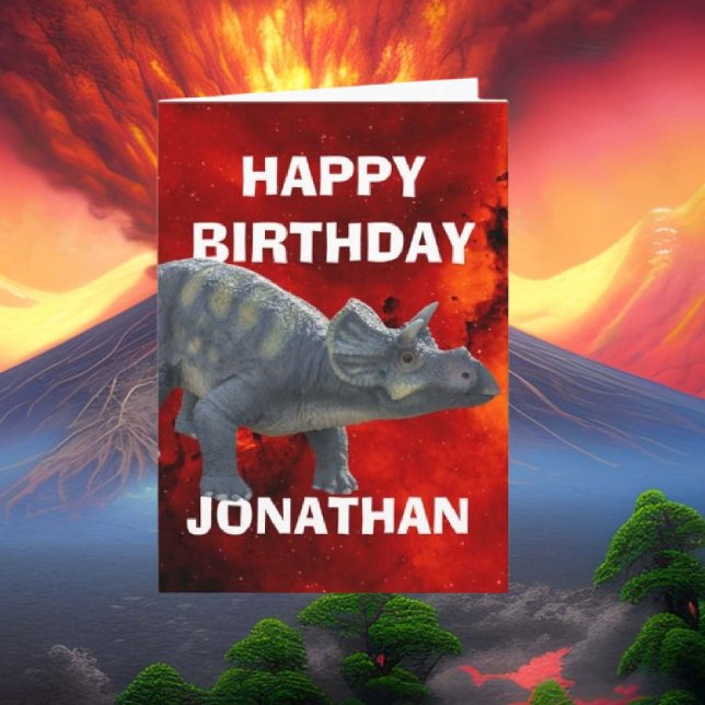 A Dino-Mite Birthday Awaits Kort (Celebrate your little one's birthday with a fun dinosaur red volcano card! )
