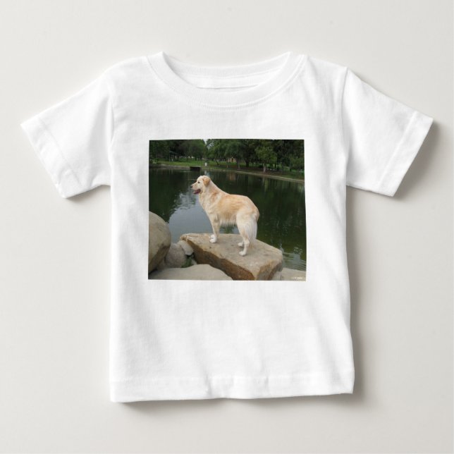 A Dog At A Pond T Shirt (Framsida)