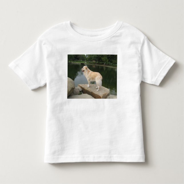 A Dog At A Pond T Shirt (Framsida)