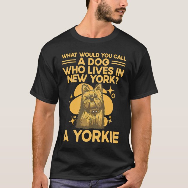A Dog Who Lives in New York  Yorkshire Terrier Hum T Shirt (Framsida)