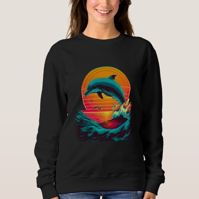 A Dolphin's Sunset Leap Cute Jumping Dolphin Retro T Shirt (Framsida)