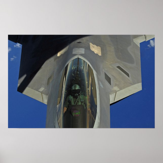 A F-22 Raptor får bränsle från en KC-135 Poster (Framsidan)