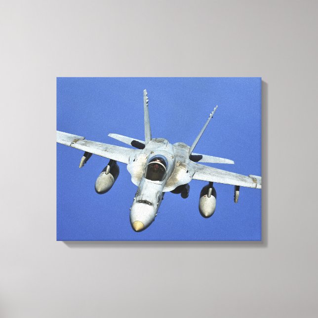A F/A-18 Hornet deltar i en uppdrag Canvastryck (Framsida)