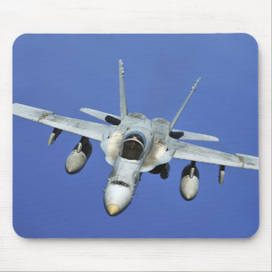 A F/A-18 Hornet deltar i en uppdrag Musmatta