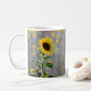 A Fält i Solblommor i svartvitt Kaffemugg