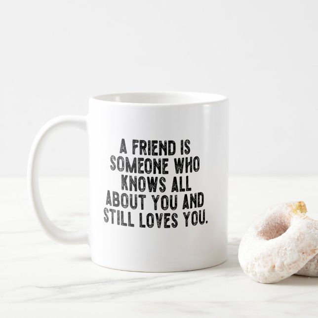 A friend is someone who knows all about you and st kaffemugg (Med munk)