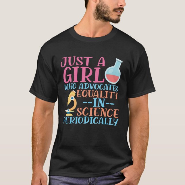 A Girl Who Advocate Equality In Science Steminist  T Shirt (Framsida)