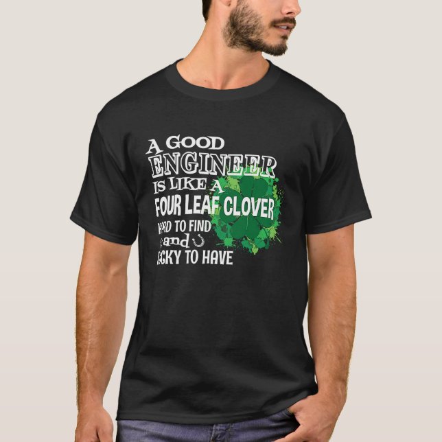 A good engineer is like a four leaf c St Patricks  T Shirt (Framsida)