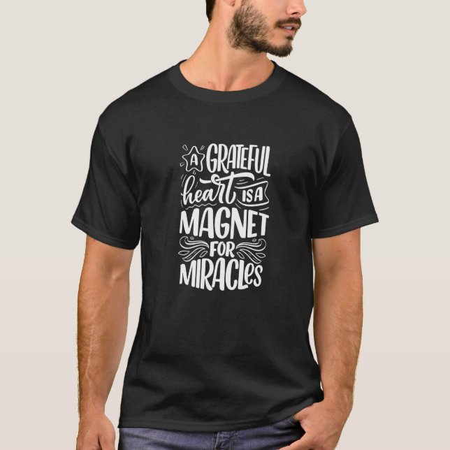A Grateful Heart is a Magnet for Miracles Inspirat T Shirt (Framsida)