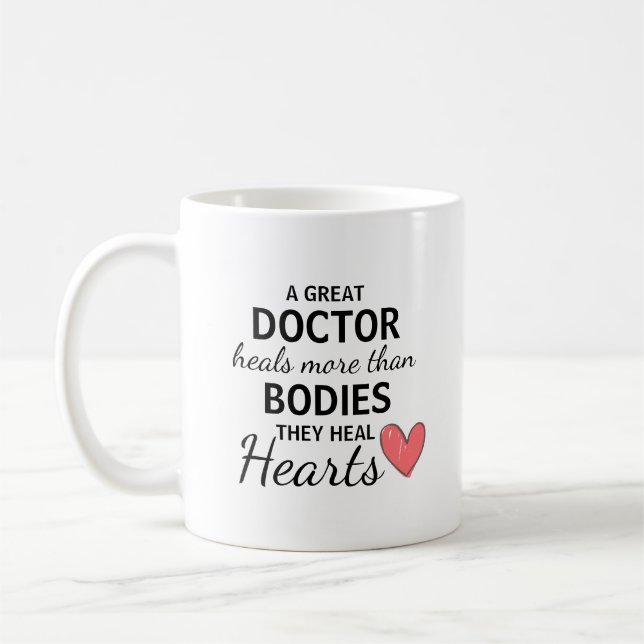 A Great Doctor Heals Hearts Personalized Kaffemugg (Vänster)