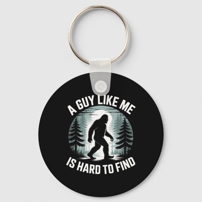 A Guy Like Me Is Hard To Find Funny Bigfoot Forest Nyckelring (Framsida)