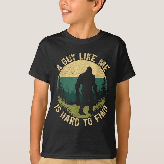 A Guy Like Me Is Hard To Find, Funny Bigfoot  T Shirt (Framsida)