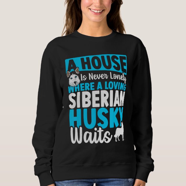 A House Is Never Lonely Where A Loving Siberian Hu T Shirt (Framsida)