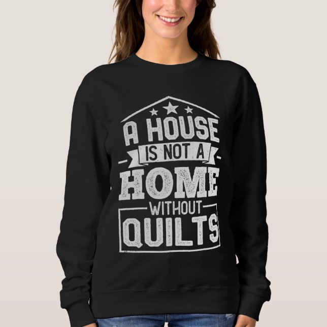 A House Is Not a Home Without Quilts   Sewing Quil T Shirt (Framsida)