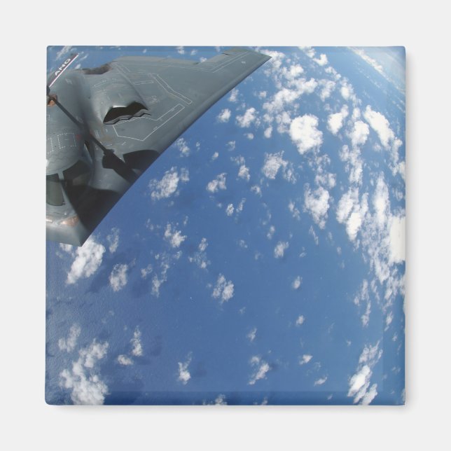 A KC-135 Stratotanker tar emot B-2-andan Magnet (Framsidan)