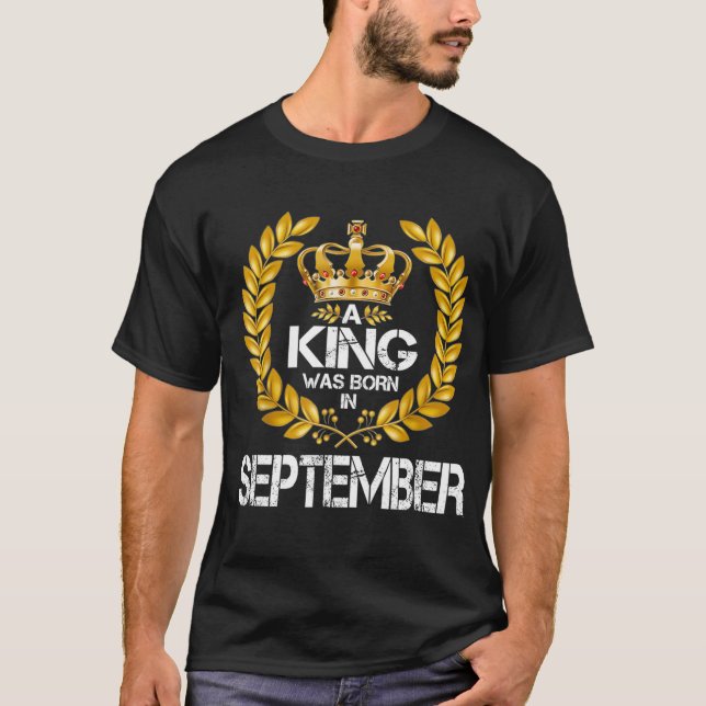 A King Was Born In September Birthday King Gold T Shirt (Framsida)