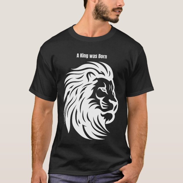 A King Was Born Lion T-Shirt – Powerful Gift Desig (Framsida)