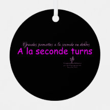 A La Seconde Turns Black and Rosa Round