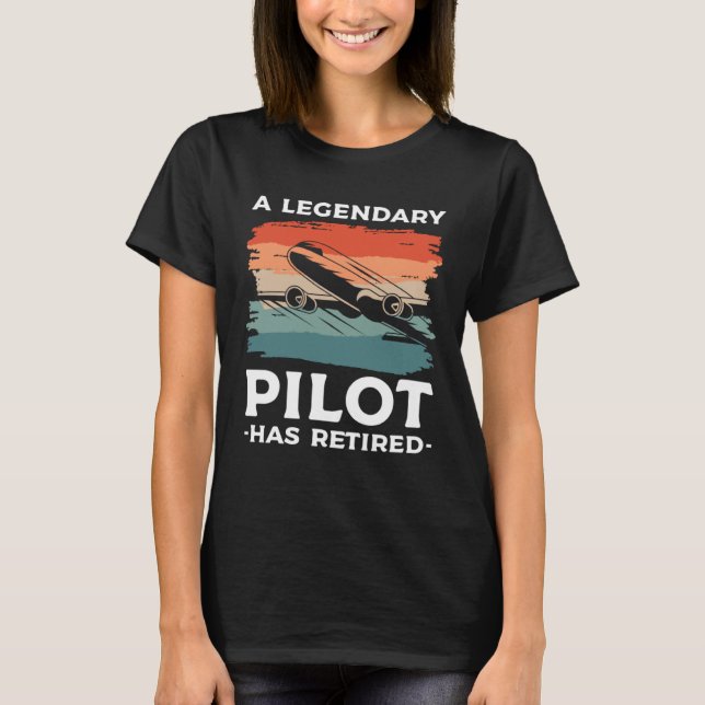 A Legendary Pilot Has Retired Aviation Aviator T Shirt (Framsida)