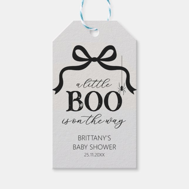 A Little Boo Is On The Way Baby Shower Presentetikett (Framsidan)