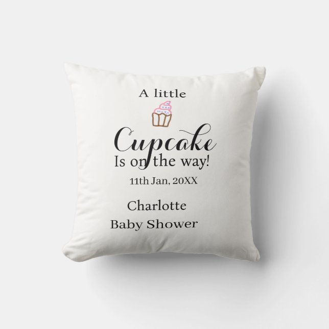 A little cupcake is on its way baby shower name da kudde (Framsida)