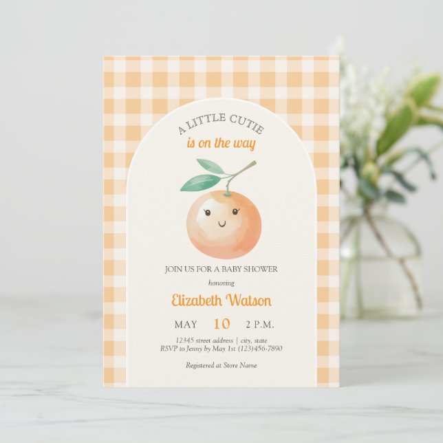 A Little Cutie Orange Gingham Citrus Baby Shower Inbjudningar (Stående Fram)