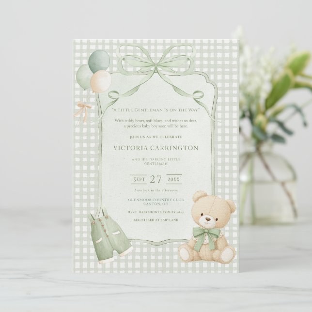 A Little Gentleman Green Boy Bear Baby Shower Inbjudningar (Stående Fram)