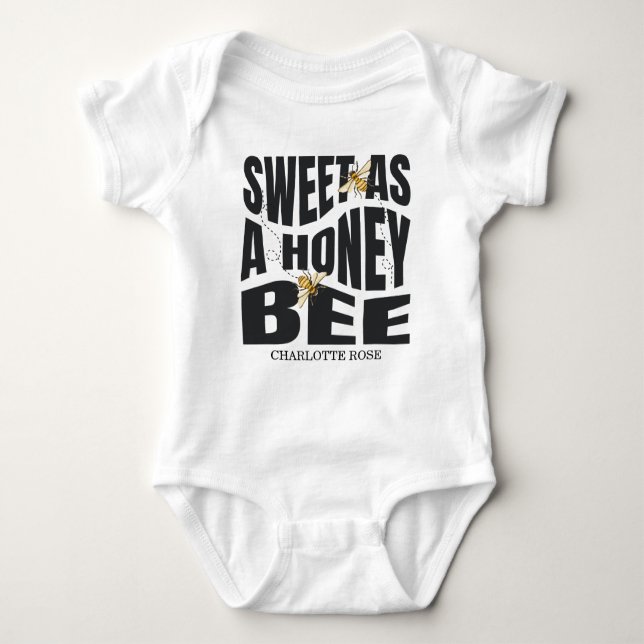 A little Honey Is On The Way Baby Shower T Shirt (Framsida)