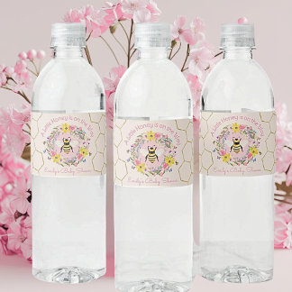 A Little Honey Is On the Way Pink Baby Shower Vattenflaskor Etikett