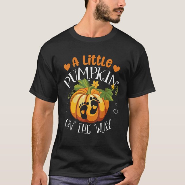 A Little Pumpkin On The Way Pregnancy Mom T Shirt (Framsida)