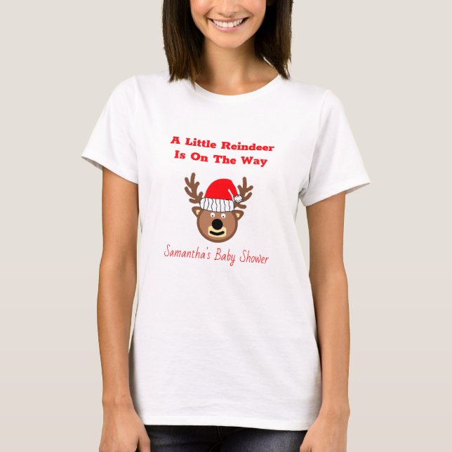 A Little Reindeer Is On The Way T Shirt (Framsida)