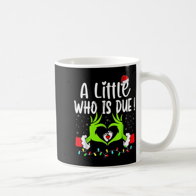 A Little Who Is Due Funny Christmas Pregnancy Anno Kaffemugg (Höger)