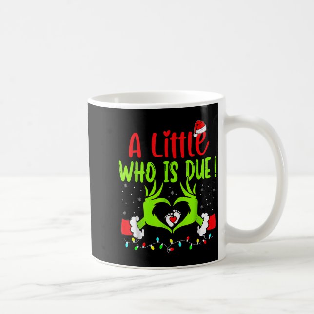 A Little Who Is Due Funny Christmas Pregnancy Anno Kaffemugg (Höger)