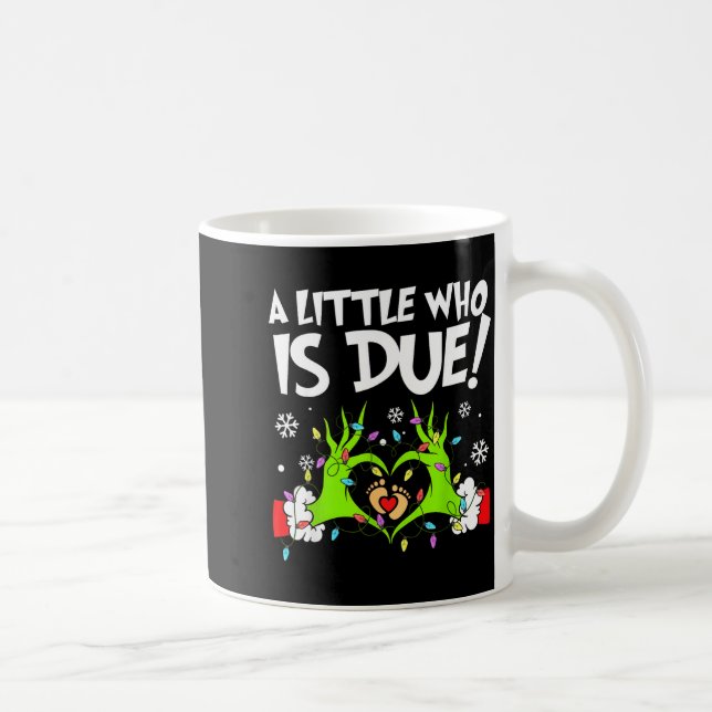 A Little Who Is Due Funny Christmas Pregnancy Anno Kaffemugg (Höger)