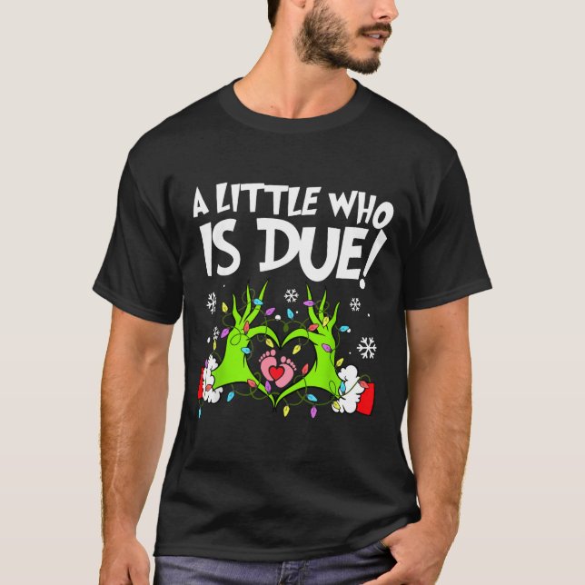 A Little Who Is Due Funny Christmas Pregnancy Anno T Shirt (Framsida)