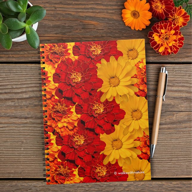 A Medley Red Gult and Orange Marigolds Anteckningsbok Med Spiral (A Medley of Red, Yellow and Orange Marigolds Journal Cover Photo)