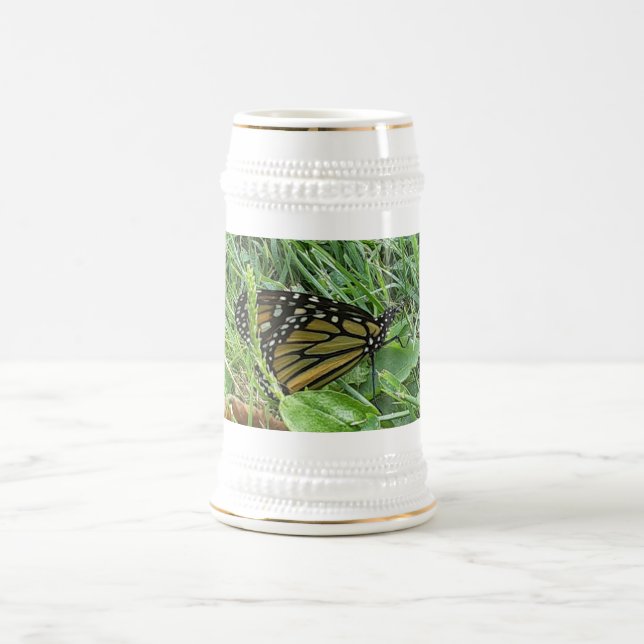 A Monarch Butterfly Sejdel (Center)