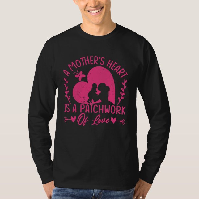 A Mother s Heart Is A Patchwork Of Love  Mother s  T Shirt (Framsida)