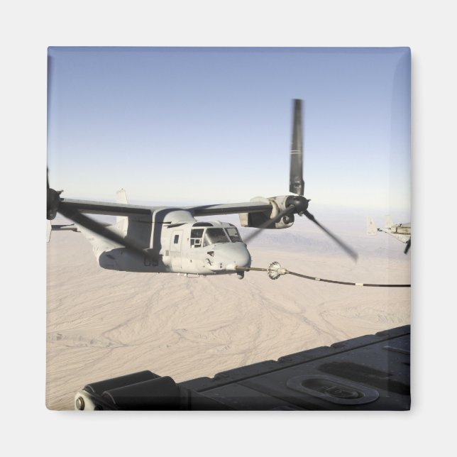 A MV-22 Osprey flyter mitt under flygningen Magnet (Framsidan)