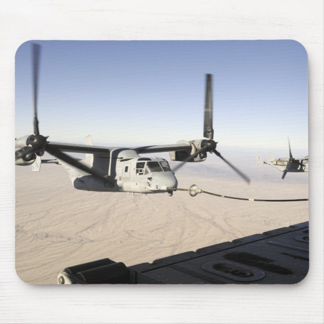 A MV-22 Osprey flyter mitt under flygningen Musmatta (Framsidan)