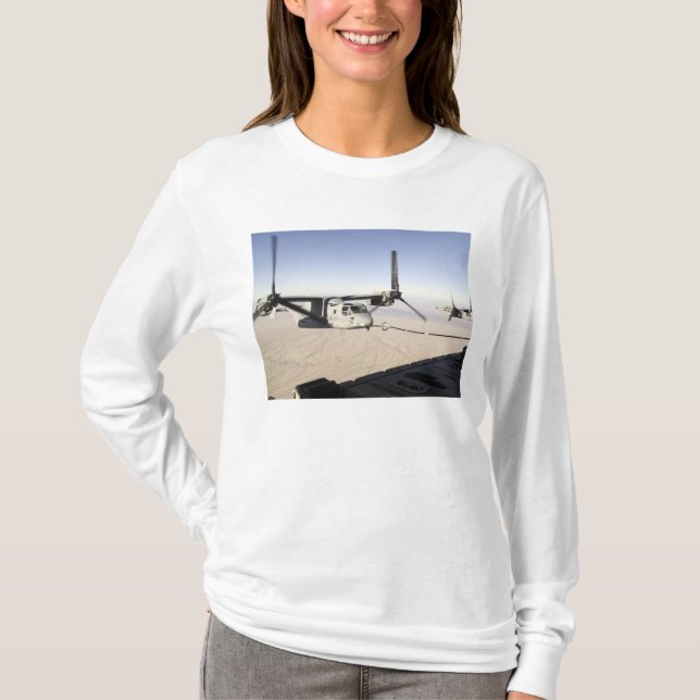 A MV-22 Osprey flyter mitt under flygningen T-shirt (Framsida)